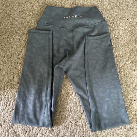 Brand new skywear leggings ! - Picture 1 of 2